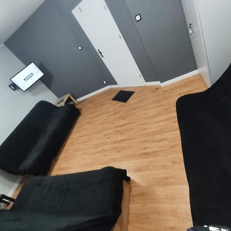 3030 Jana Spychalskiego 32 - Tanie Pokoje W Apartamencie - Samodzielne Zameldowanie - Self Check In Poznan Exterior photo