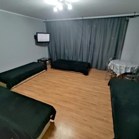 3030 Jana Spychalskiego 32 - Tanie Pokoje W Apartamencie - Samodzielne Zameldowanie - Self Check In Poznan Exterior photo