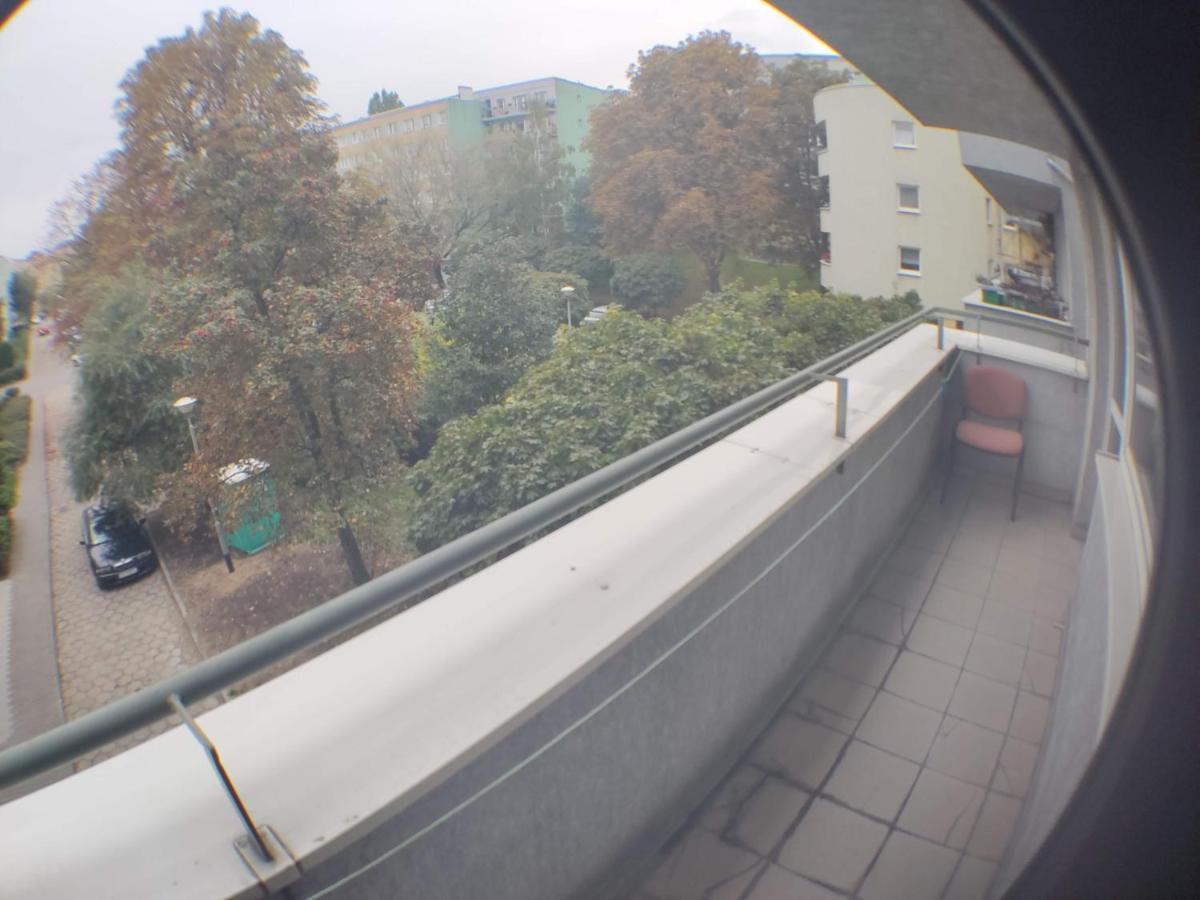 3030 Jana Spychalskiego 32 - Tanie Pokoje W Apartamencie - Samodzielne Zameldowanie - Self Check In Poznan Exterior photo