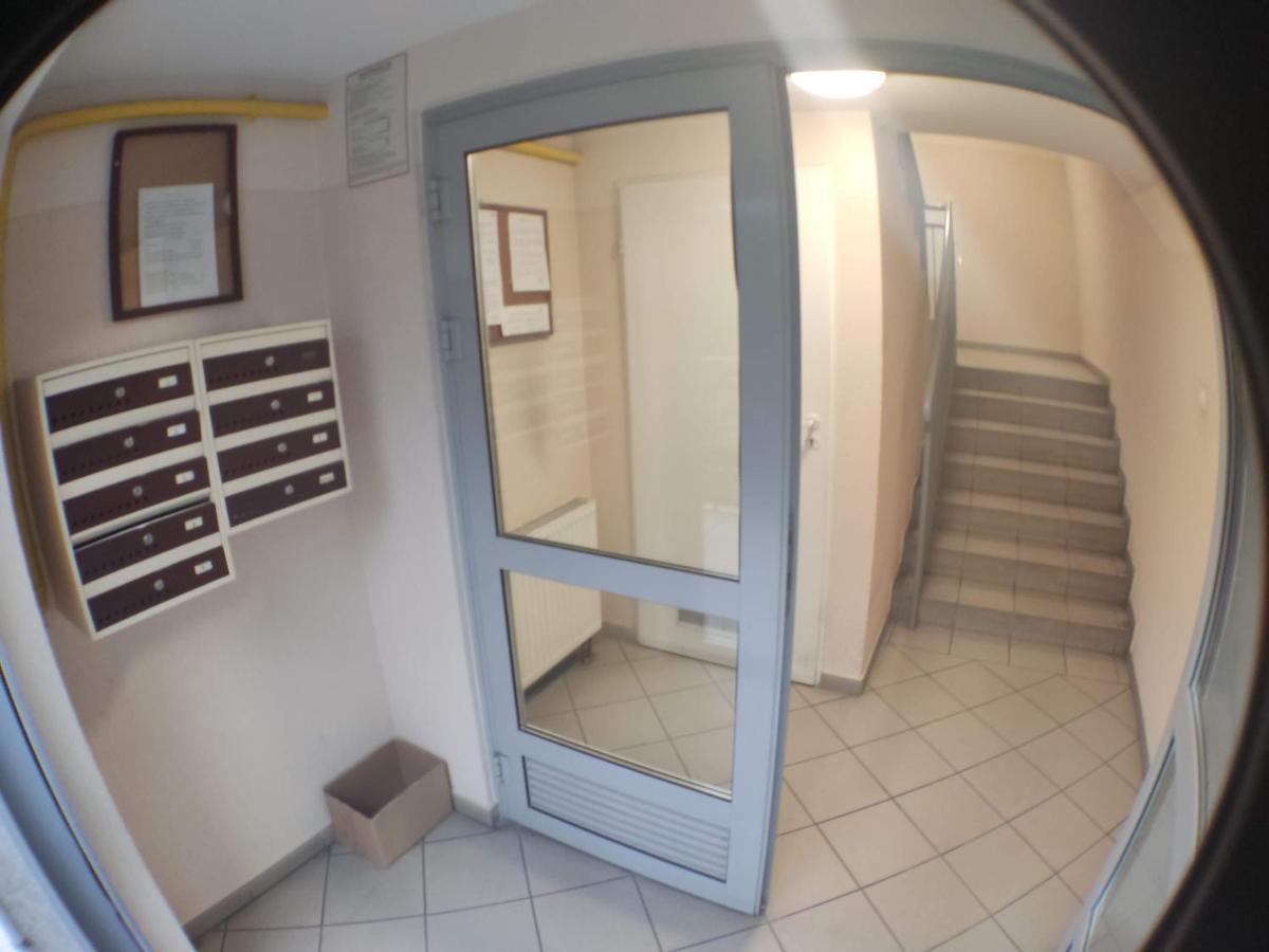 3030 Jana Spychalskiego 32 - Tanie Pokoje W Apartamencie - Samodzielne Zameldowanie - Self Check In Poznan Exterior photo