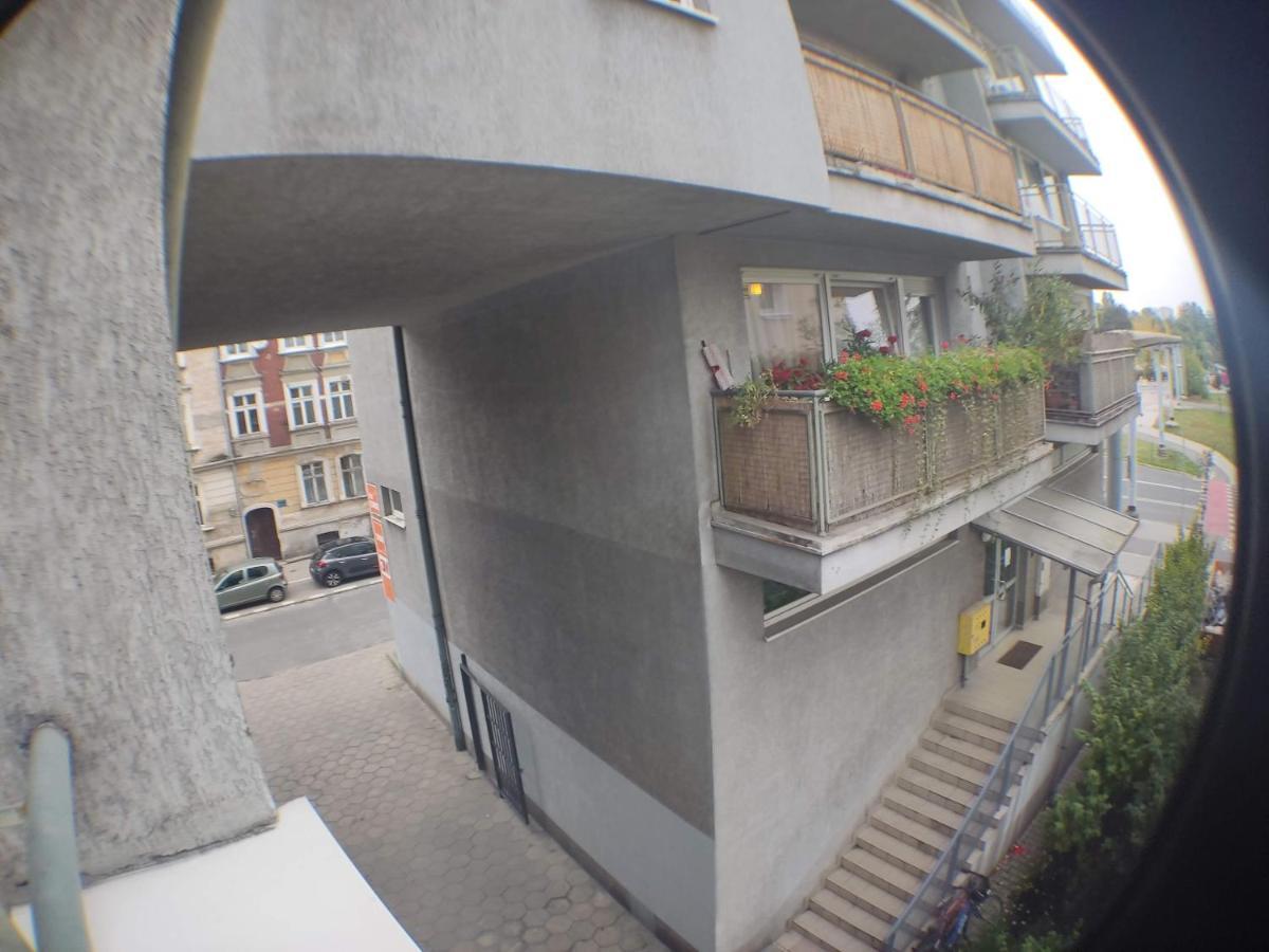 3030 Jana Spychalskiego 32 - Tanie Pokoje W Apartamencie - Samodzielne Zameldowanie - Self Check In Poznan Exterior photo