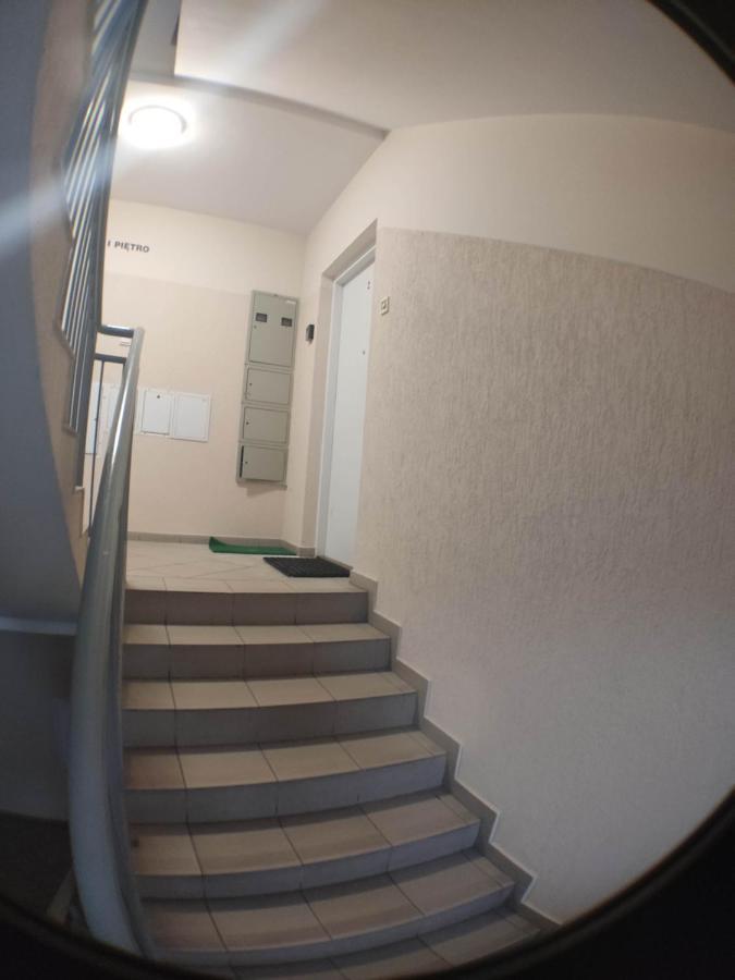 3030 Jana Spychalskiego 32 - Tanie Pokoje W Apartamencie - Samodzielne Zameldowanie - Self Check In Poznan Exterior photo