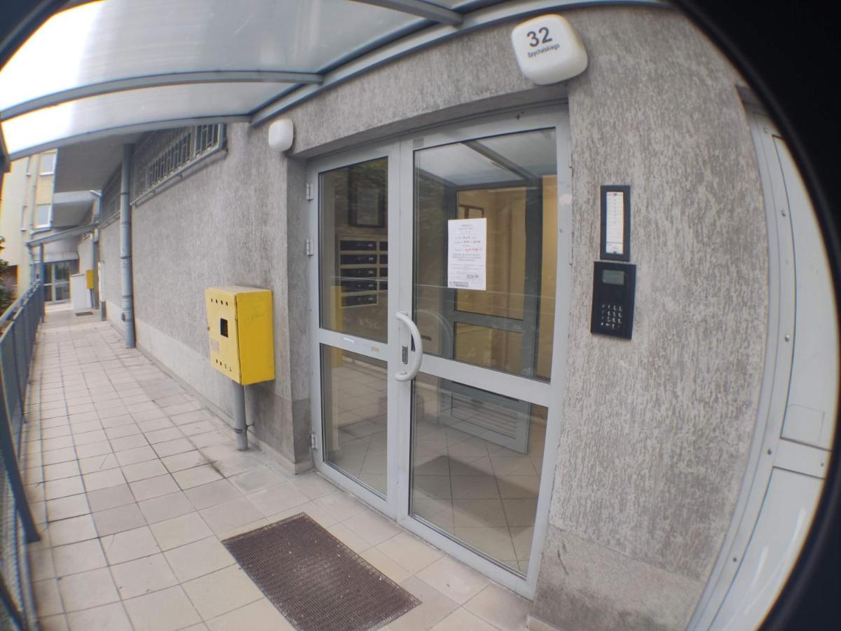 3030 Jana Spychalskiego 32 - Tanie Pokoje W Apartamencie - Samodzielne Zameldowanie - Self Check In Poznan Exterior photo