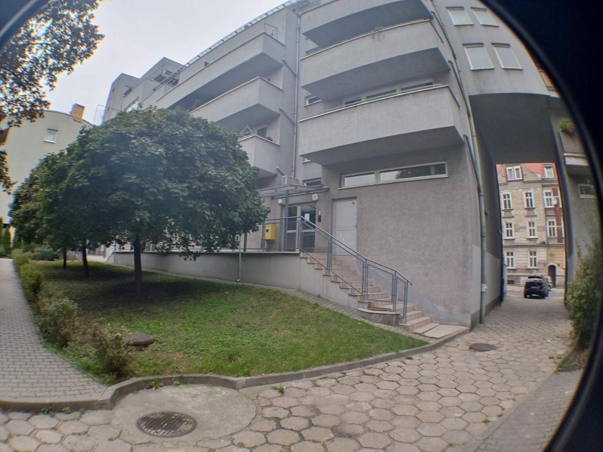 3030 Jana Spychalskiego 32 - Tanie Pokoje W Apartamencie - Samodzielne Zameldowanie - Self Check In Poznan Exterior photo