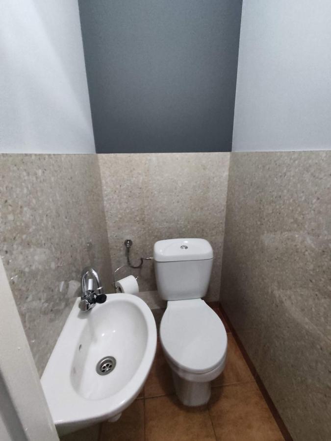 3030 Jana Spychalskiego 32 - Tanie Pokoje W Apartamencie - Samodzielne Zameldowanie - Self Check In Poznan Exterior photo