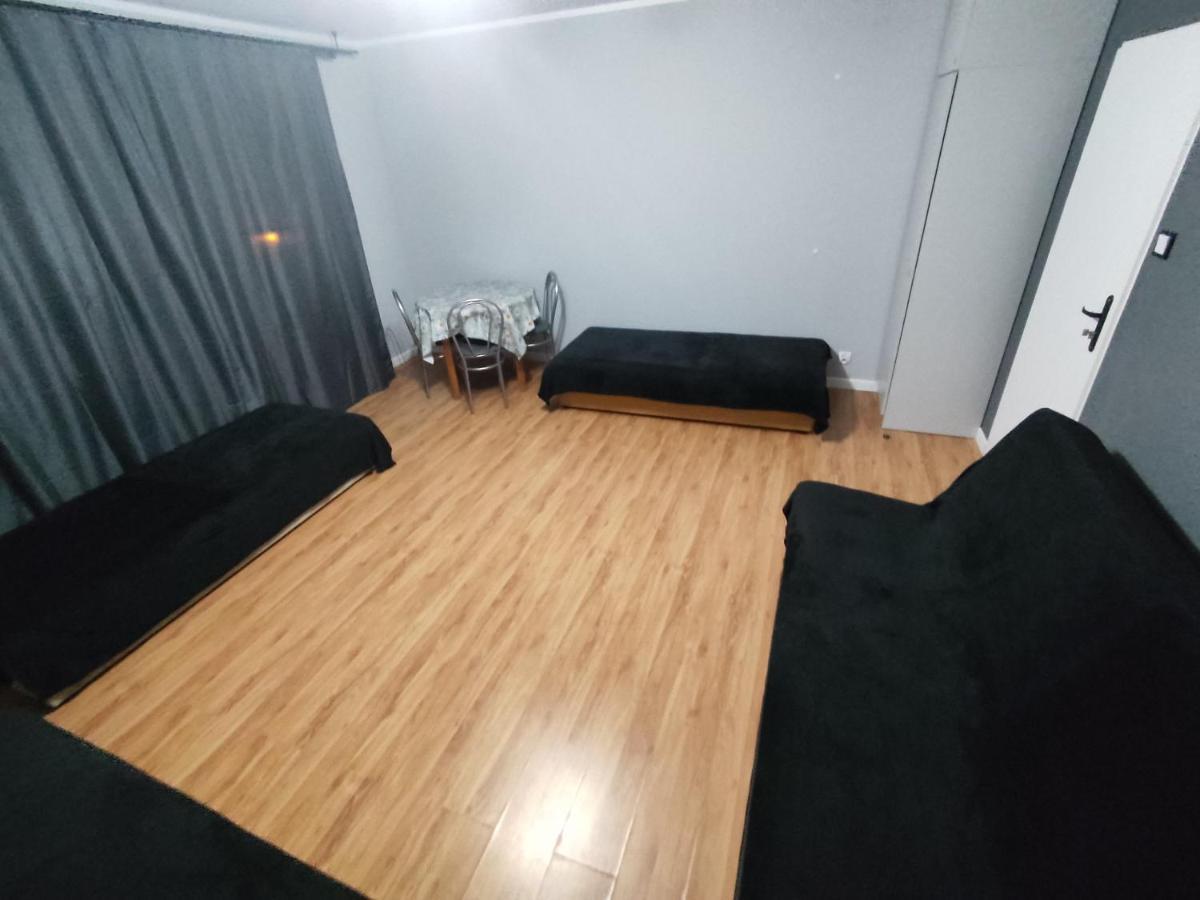 3030 Jana Spychalskiego 32 - Tanie Pokoje W Apartamencie - Samodzielne Zameldowanie - Self Check In Poznan Exterior photo