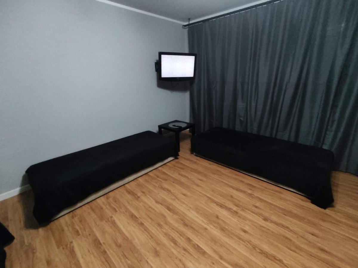3030 Jana Spychalskiego 32 - Tanie Pokoje W Apartamencie - Samodzielne Zameldowanie - Self Check In Poznan Exterior photo