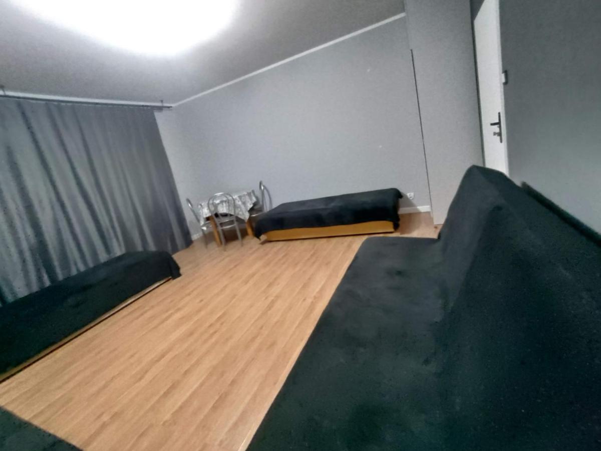 3030 Jana Spychalskiego 32 - Tanie Pokoje W Apartamencie - Samodzielne Zameldowanie - Self Check In Poznan Exterior photo