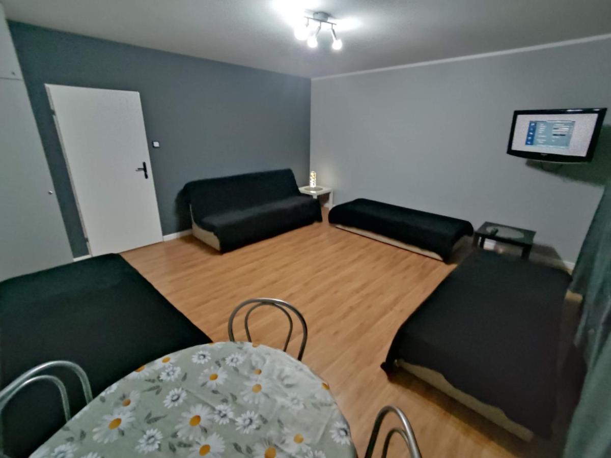 3030 Jana Spychalskiego 32 - Tanie Pokoje W Apartamencie - Samodzielne Zameldowanie - Self Check In Poznan Exterior photo